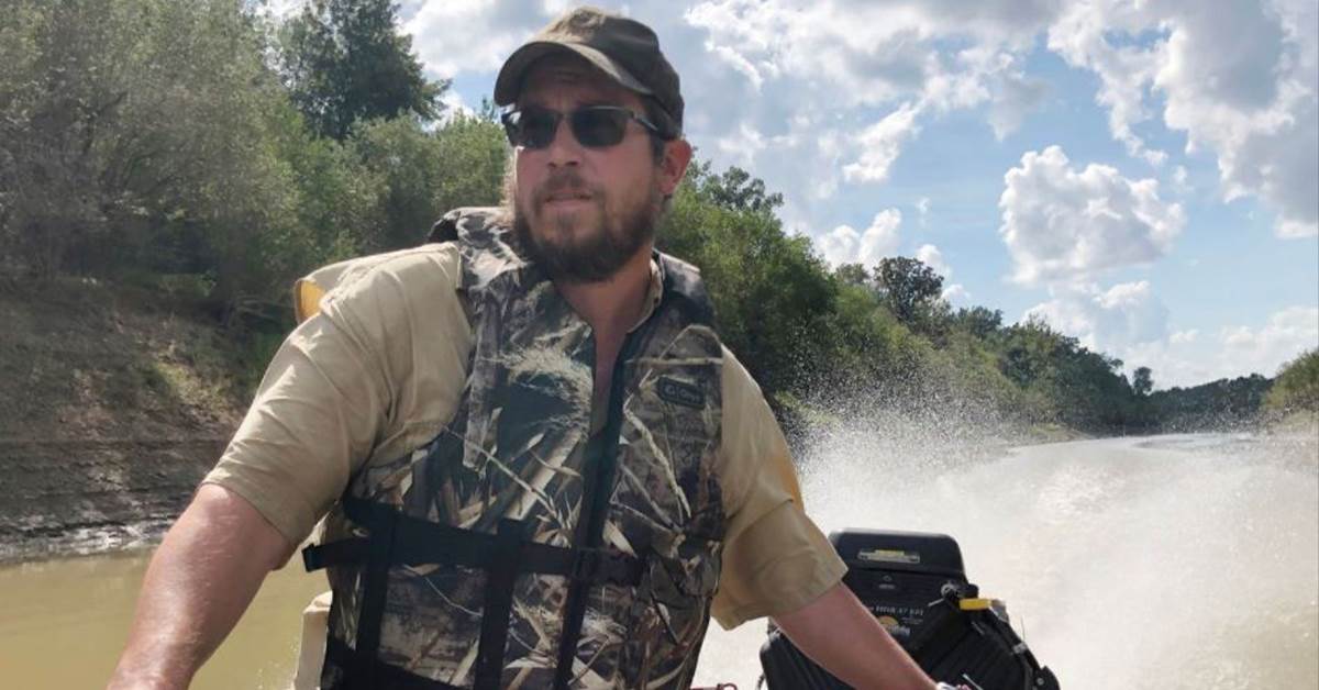 Sertle hunter boat water